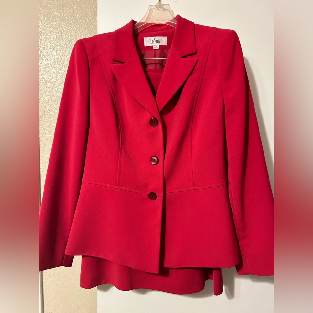 Women’s LeSuit skirt and jacket suit